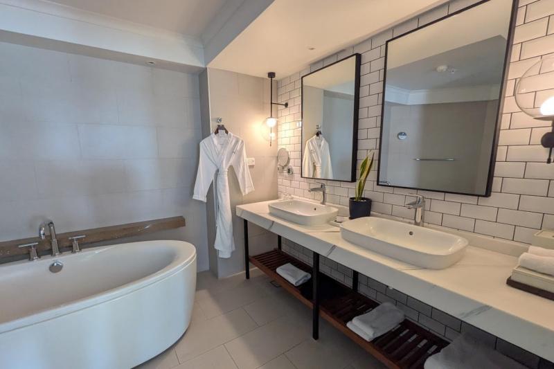 ダブルシンクで嬉しいバスタブ付き！