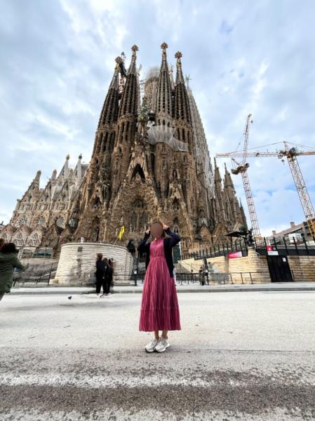 念願のサグラダファミリアの前で記念撮影（バルセロナ）