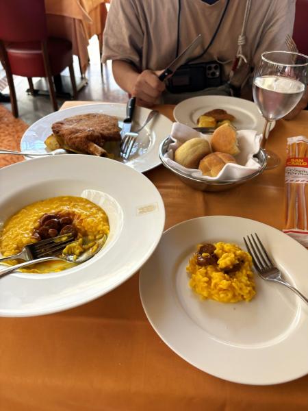 ドゥオーモ近くのレストランでランチ