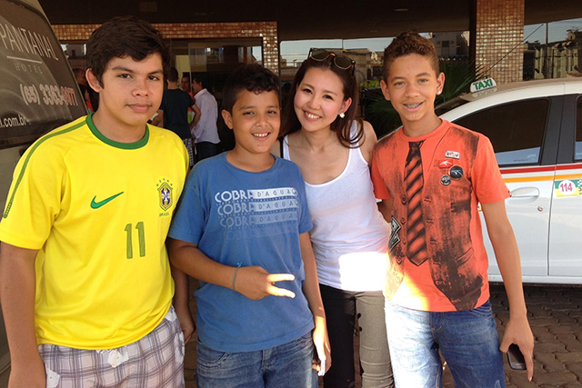 ブラジルにて、現地の子供達が話しかけてきてくれました。こういった出会いにも心温まります！