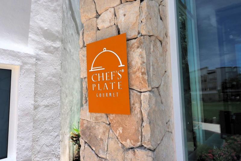 「シェフズ プレート（Chef's Plate）」 では、シェフが厳選した食材を使った創造的なメニューを少しずつ、テイスティングメニューとしてお楽しみいただくことができます。