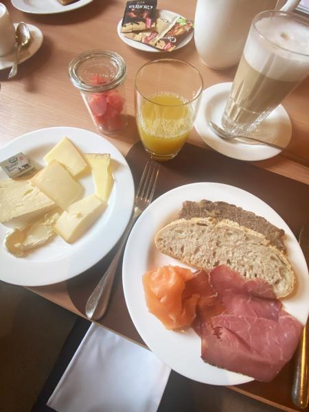 モン セルヴァン パレスでの朝食
