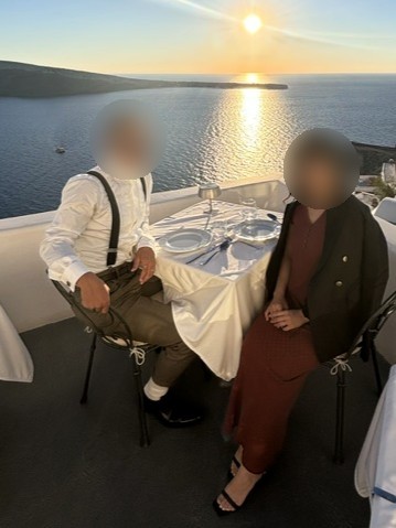 ホテルでディナー（サントリーニ島）