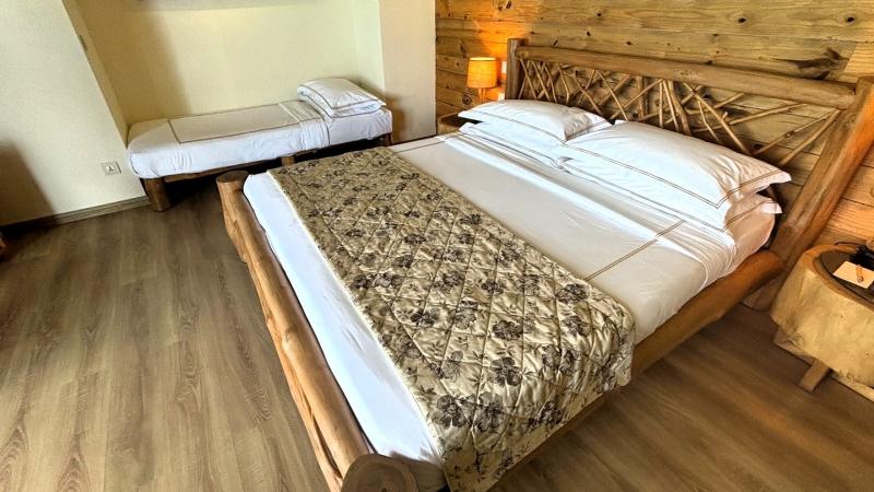 ウッディな雰囲気のベッドルーム