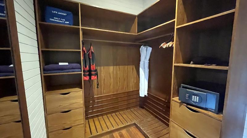 クローゼットにはライフジャケットのご用意もありました
