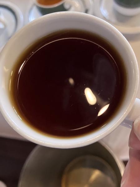 ★ブロークン オレンジ ペコ ファニングス（BOPF ：Broken Orange Pekoe Fannings）BOPをさらに細かく砕いた茶葉。短時間で濃く抽出できるため、主にティーバッグに使用されます。