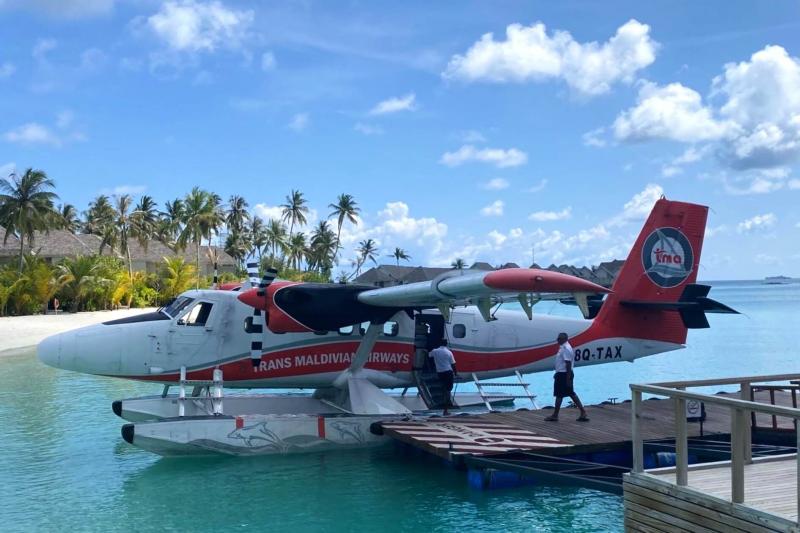 水上飛行機を利用して、リゾートに到着！