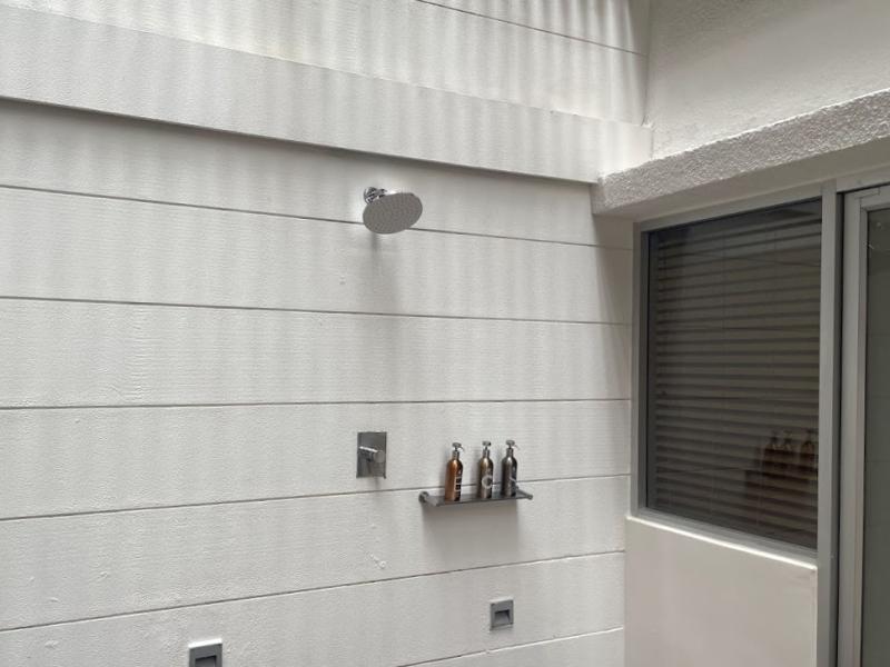 屋外テラスにはシャワーが！