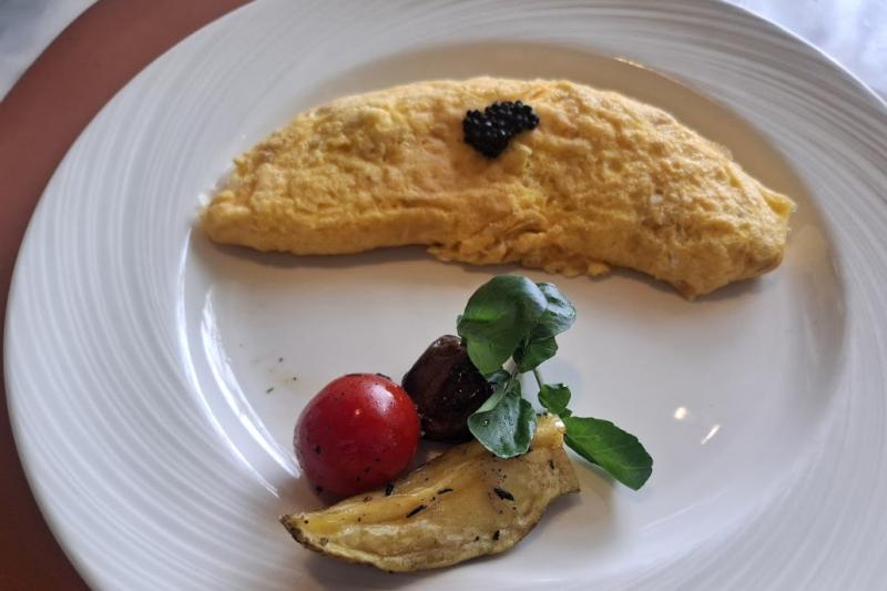 キャビア付きモルディブ風オムレツ（セミアラカルトで注文）