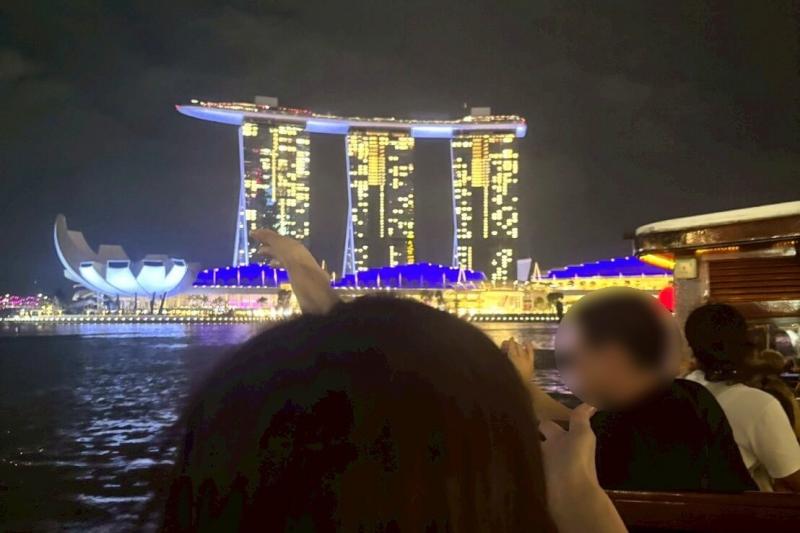 クルーズからの夜景（シンガポール）