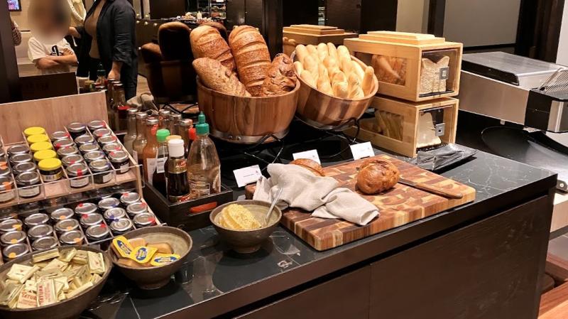こちらはハード系のパンコーナー。ペストリーのコーナーもあり、種類も豊富でおいしかったです