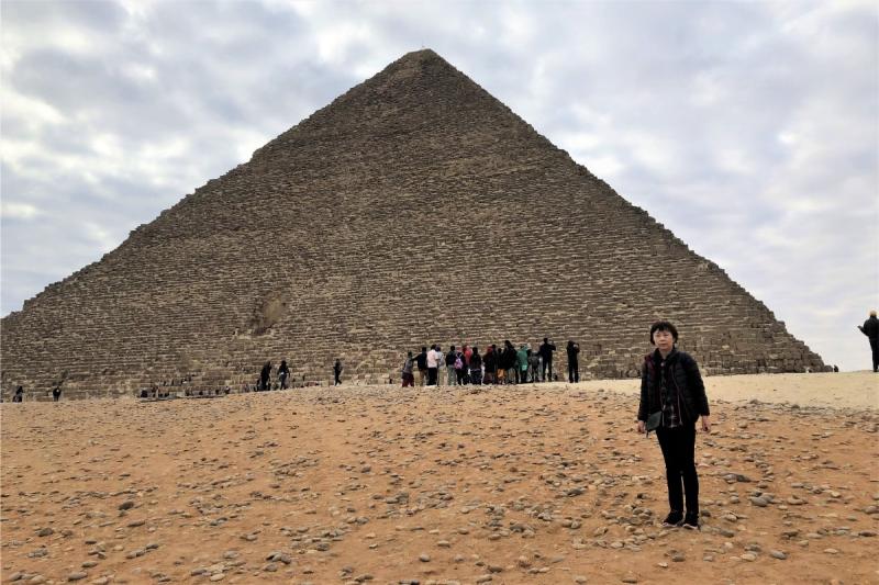 クフ王のピラミッド、3大ピラミッドの中でも一番大きい。本当にデカイ！