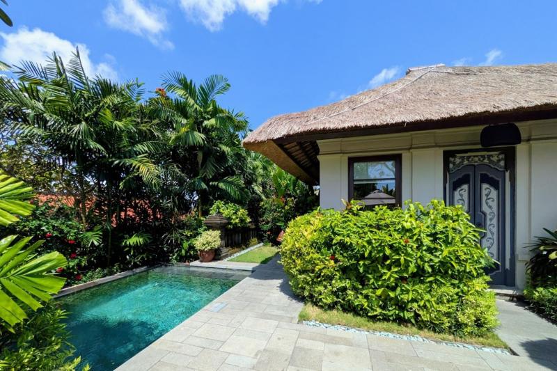 緑豊かなガーデンヴィラ