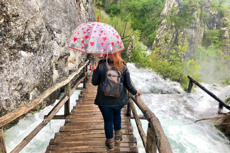 大滝に近づくとすごい水しぶきが！ 気になる方は傘があるとベスト！