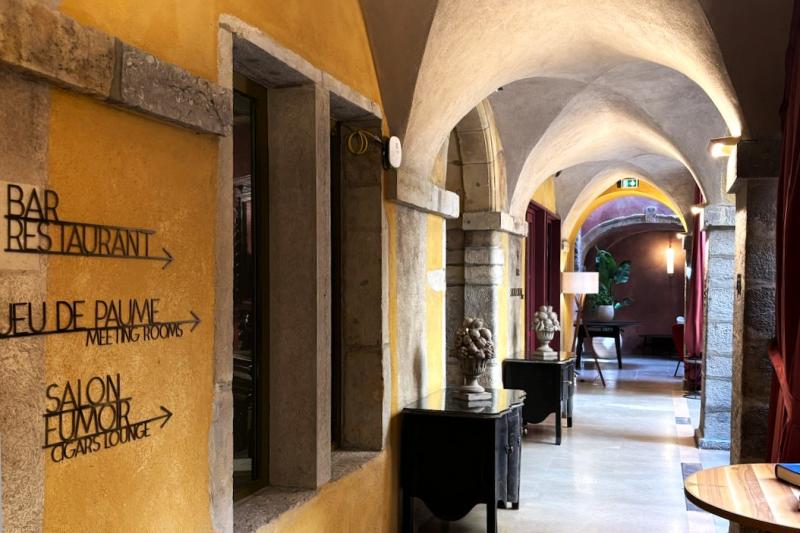 ホテル内部は情緒あふれる雰囲気です