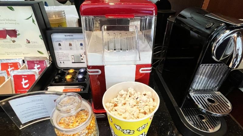 ポップコーンマシーンで好きなだけポップコーンを作れます！