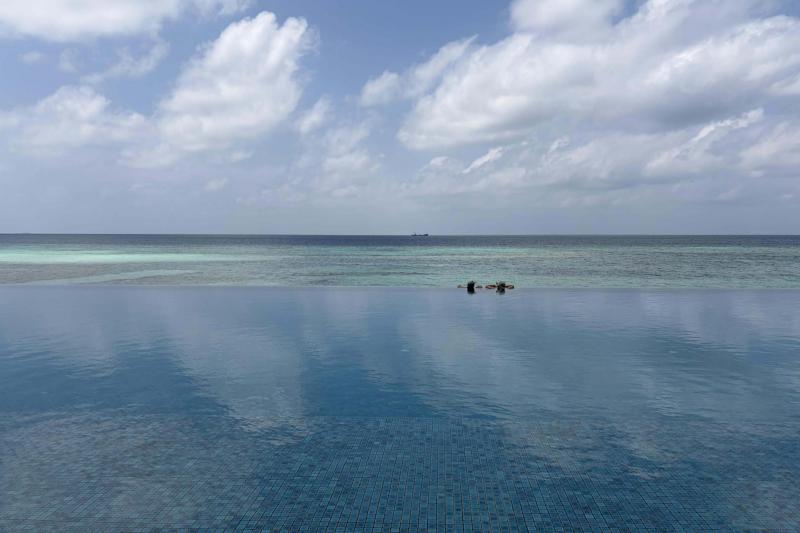 ザ レジデンス モルディブ アット ファルマフシの共用プールからの眺め