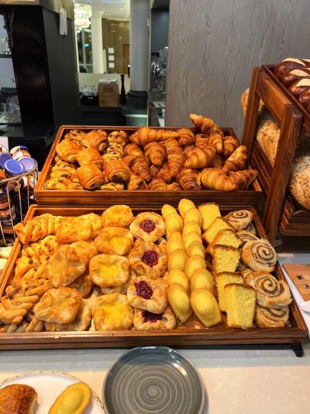 モントルー（グランド ホテル スイス マジェスティック オートグラフ コレクション）での朝食のパンの種類の豊富さと味には感動しました！