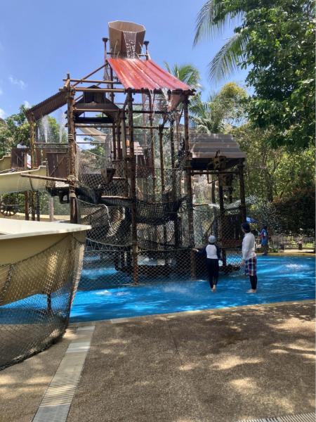 アスレチックのような遊具もあります