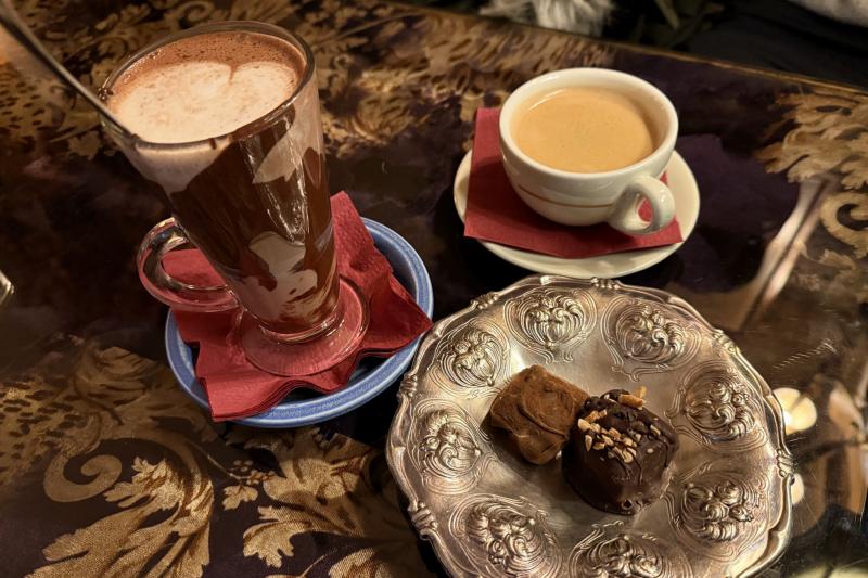 タリンで有名なチョコレート店のカフェ