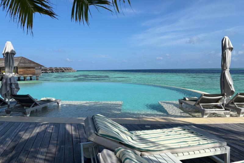 J.F.K.とココバーの目の前に広がるインフィニティプールと海