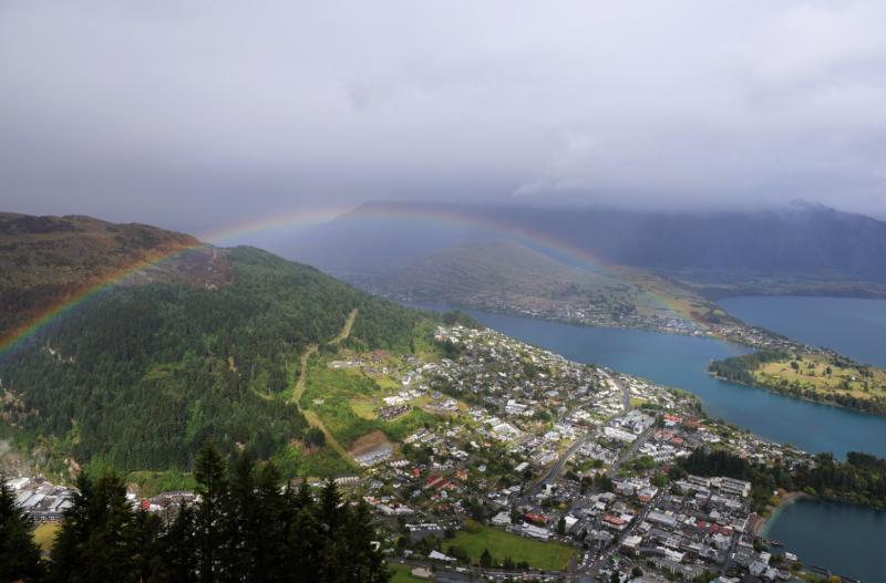クイーンズタウン滞在最終日に見られた虹。幸運な気持ちになれました
