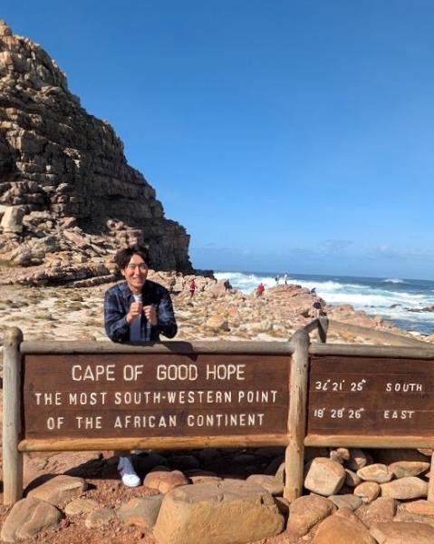 喜望峰のシンボルに興奮するワタクシ