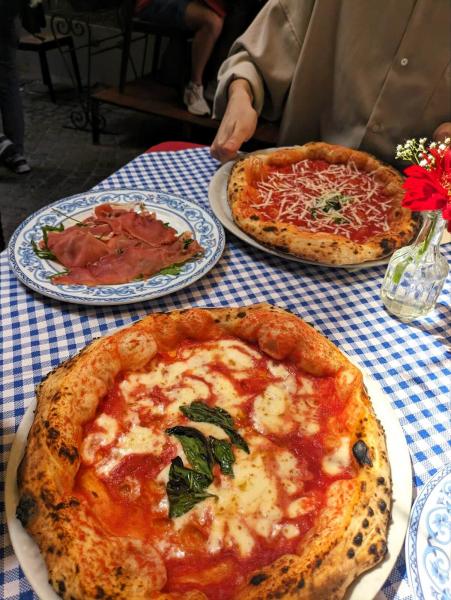 マルゲリータ発祥の店（ブランディ）で食べたナポリピザはとても美味しかったです