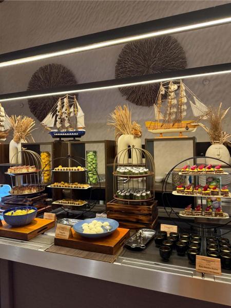 ビュッフェのデザートコーナーは目移りしてしまいます