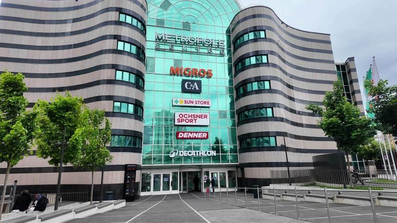 国際時計博物館に行く途中にあるショッピングセンター