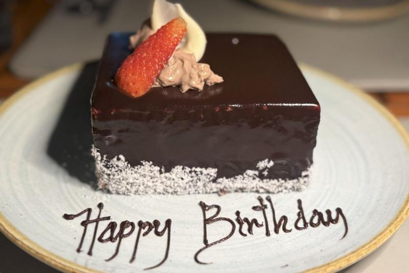 誕生日ケーキもいただきました。甘すぎず食べやすかったです