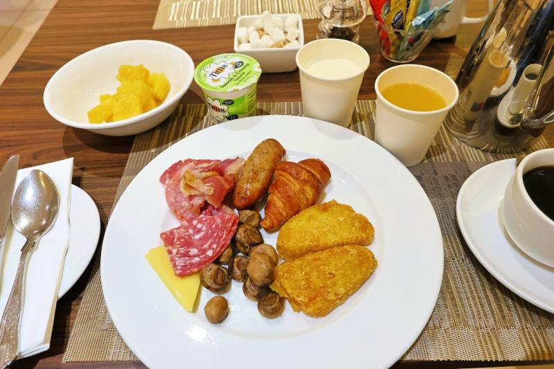 ホテルの朝食もさまざまでした