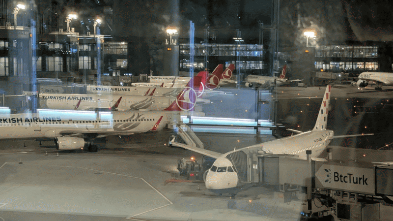 ターキッシュ エアラインズの機体がずら～っと並んだイスタンブール空港