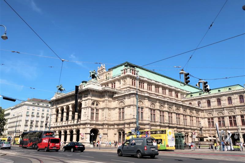 世界三大オペラ座のひとつ「ウィーン国立歌劇場」 