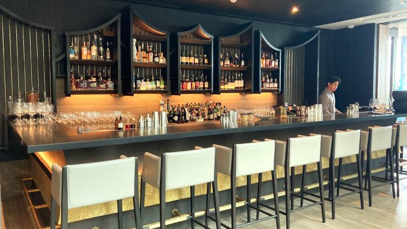 ラウンジの一角にあるバーカウンター