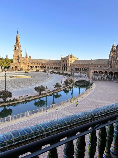 スペイン広場。朝に行ったらほぼ貸し切り、存分に写真撮れます（セビリア）