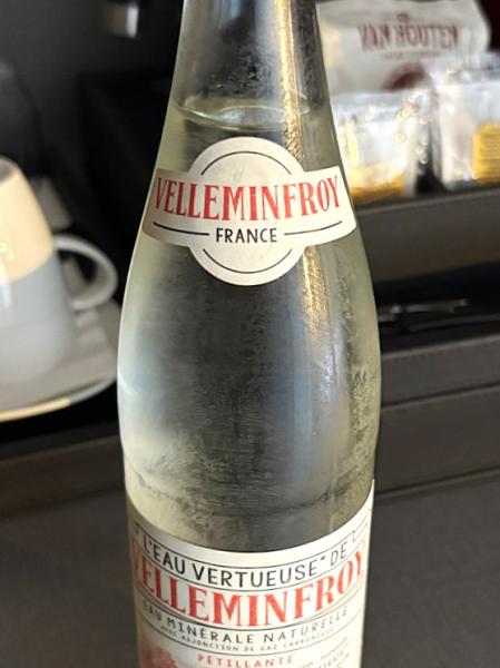 ラベルがオレンジの方がスパークリング