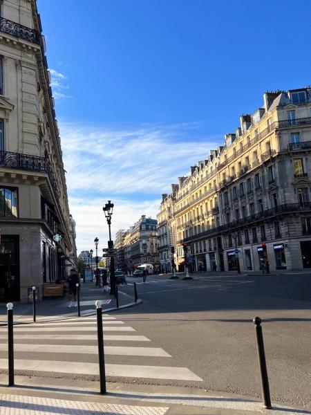 パリの街並み。日本では見ることのできない建造物と、人々のオシャレさに刺激をもらいました