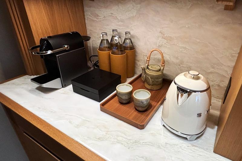 お部屋のティーセットもなじみのあるアジアンテイスト