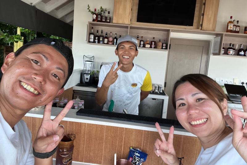 毎日通って仲良くなったバーのスタッフさんと一緒に♪