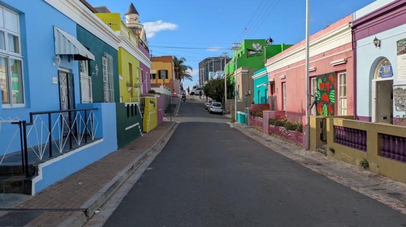 一軒一軒が違う色！ 鮮やかで写真映えします