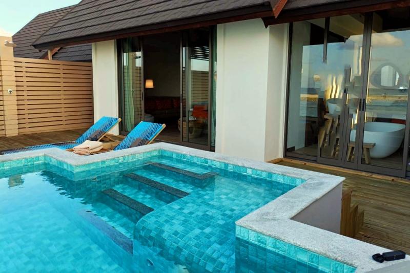 バスタブからオーシャンビューが楽しめます！ デッキからお部屋はこのように見えます