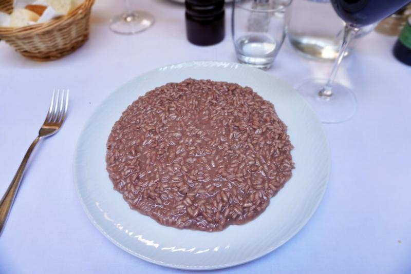 ヴェローナのTrattoria Al Bersagliere。アマローネリゾットは一口食べた瞬間に気絶しそうな美味しさでした