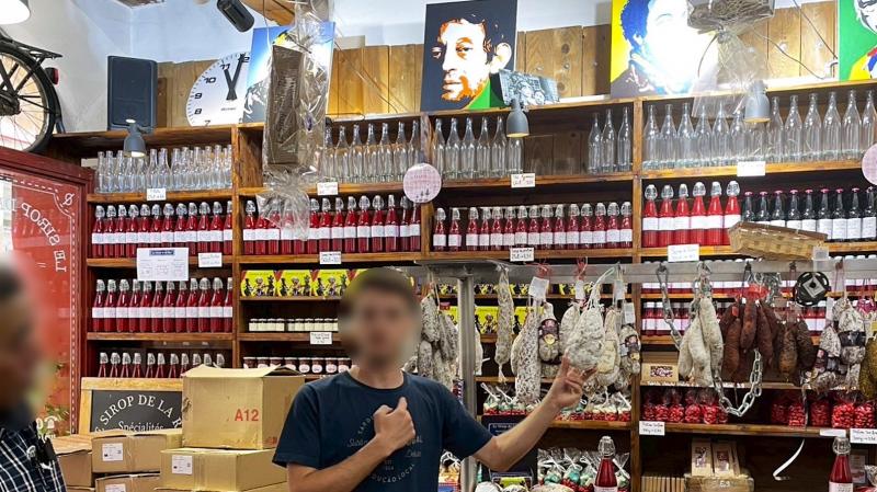 こちらのお店は英語でお土産の説明をしてくれます