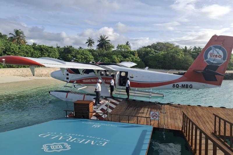 マーレから水上飛行機に乗って約40分で到着ー‼