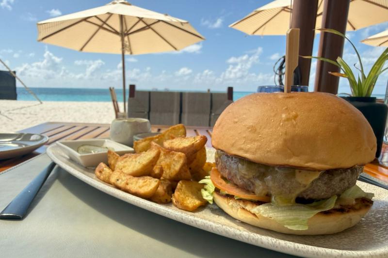 口コミで美味しいと評判の高い「ザ スキップジャック バー」のSJハンバーガー。間違いなかったです