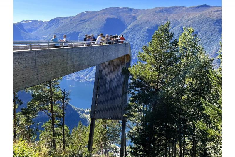 バスツアーでノルウェーの景勝地・ステーガスタイン展望台に！