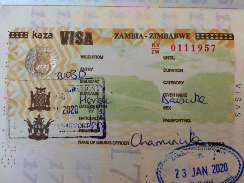 パスポートに貼られたカザビザ
