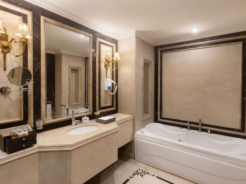 サラムレクパレスグランドスイート バスルーム