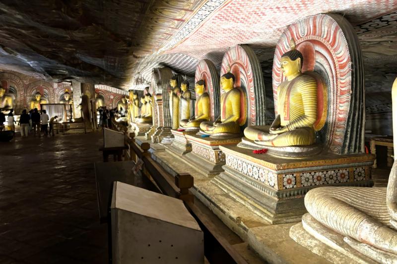 ダンブッラの石窟寺院（黄金寺院）